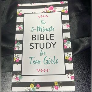 The 5-Minute Bible Study for Teen Girls